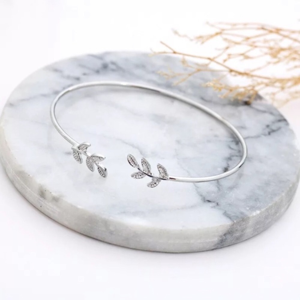 🔴𝟭𝟬/$𝟮𝟱🔴NEW 2 Leaf Simple Delicate Floral Cuff - Picture 9 of 11